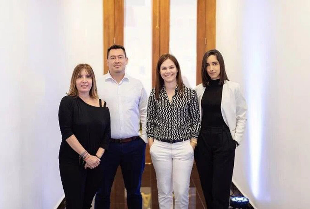 Claudia Pou, César Muñoz, Angélica Ledesma y Julibeth Rodríguez.